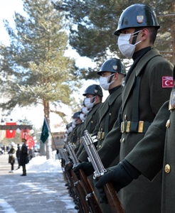 Erzurum Şehitliğinde 18 Mart töreni