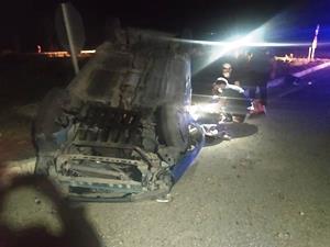 Horasan’da otomobil refüje çarparak ters döndü: 2 ölü, 2 yaralı