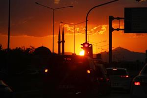 Erzurum’da güneşin masallara konu olan hali görenleri büyüledi