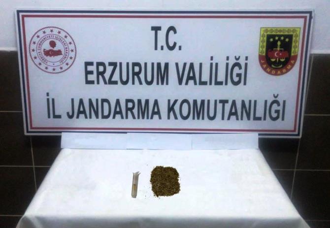 Uyuşturucu kullanan şahıslar jandarmadan kaçamadı