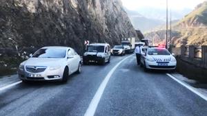 Artvin-Erzurum karayolu heyelan nedeniyle ulaşıma kapandı