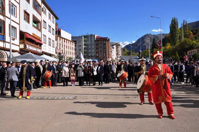 Uluslararası Tarihi İspir Panayırı kortej yürüyüşüyle başladı