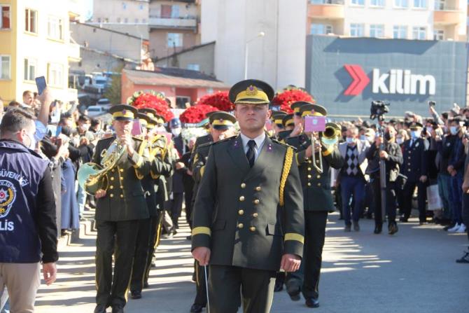 Şehit jandarma uzman çavuşu binler uğurladı