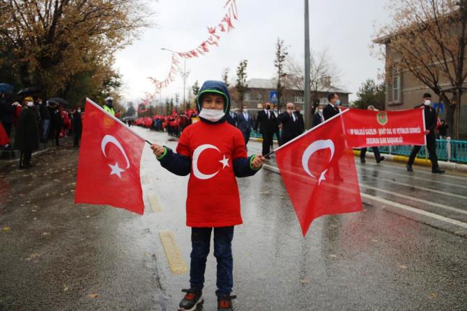 7’den 70’e yağmur altında Cumhuriyet Bayramını kutladılar