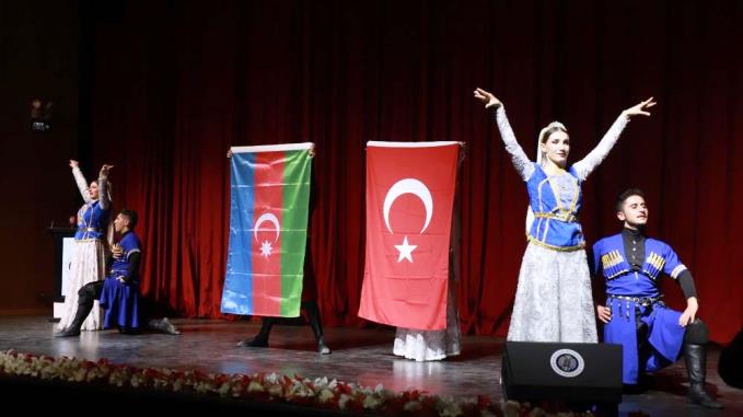 Azerbaycan’ın kalbi Atatürk Üniversitesi’nde attı