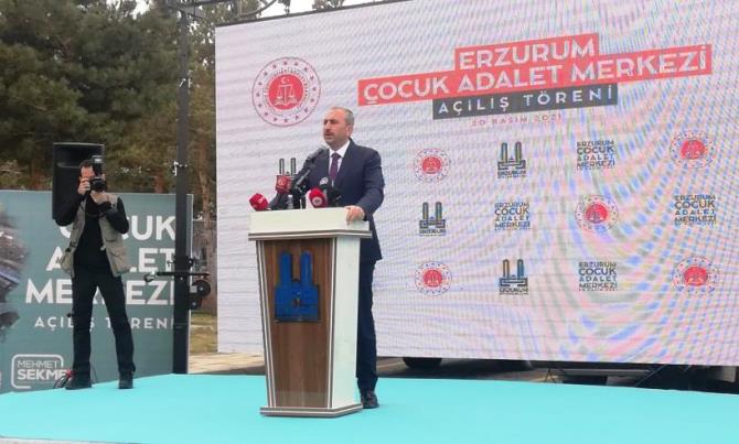 Bakan Gül: "Çocuklarımızın her türlü kötü alışkanlıklarından korunması için en önemli siper aile yuvasıdır"