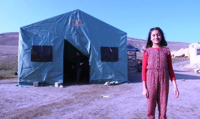 Erzurum’da deprem bölgesinde hayvanlar için çadırlar kuruldu