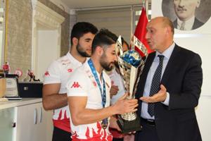 Erzurumlu Milli kick boksçular GSİM’ye ziyaret