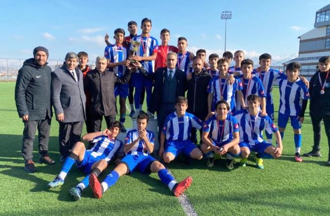 Liseli Gençler Futbol İl Birinciliği finalinde şampiyon Reşit Karabacak Spor Lisesi oldu