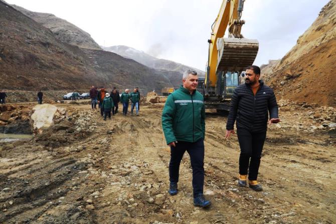 Bölge Müdürü Yavuz; Narman Şehitler Barajı ve Söylemez Barajı inşaatlarında incelemede bulundu