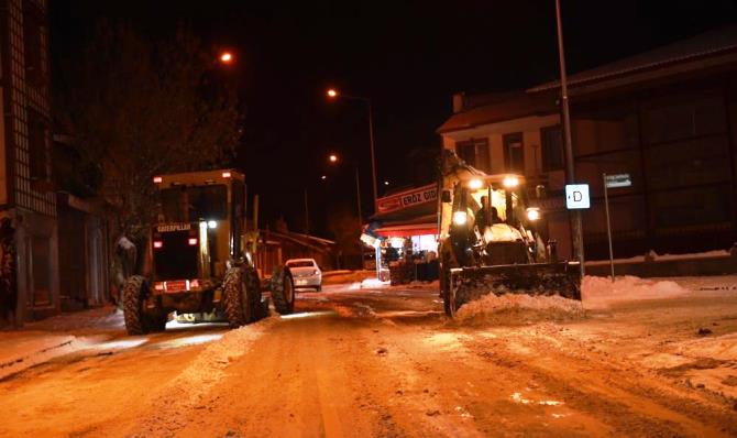 Yakutiye’de yoğun kar mesaisi