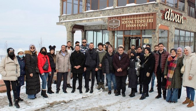 ETÜ ve Büyükşehir Belediyesi iş birliği ile öğrenciler Erzurum’un tarihi mekânlarını gezdi