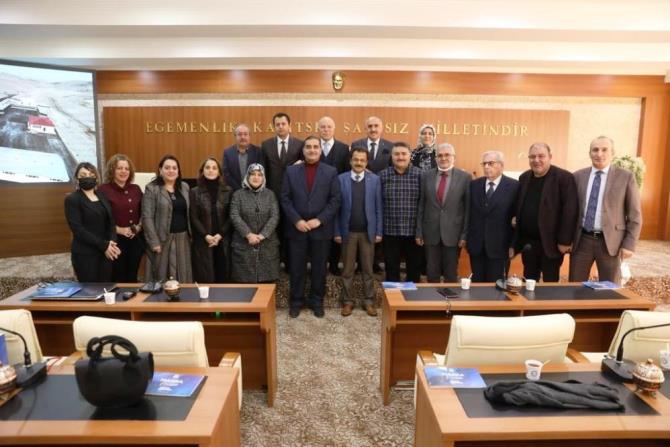 Başkan Sekmen Kent Konseyi yönetimiyle bir araya geldi