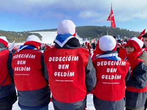 Minik izciler “Dedeciğim ben geldim” sloganıyla ilgi odağı oldu