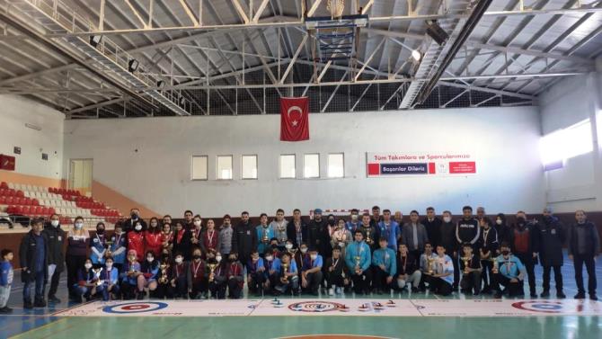 Floor curlingte şampiyonlar belli oldu