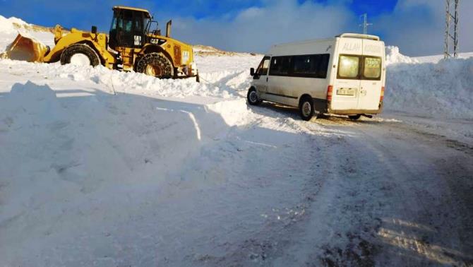 Tipide mahsur kalan öğrenci ve vatandaşlar, 5 saatlik çalışma sonunda kurtarıldı