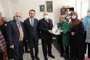 Erzurum Büyükşehir Belediye Başkanı Sekmen’den üreten kadınlara ziyaret