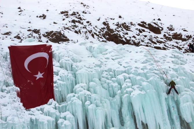 Buz duvarı Türkiye Buz Tırmanış Şampiyonası'na ev sahipliği yaptı