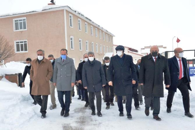 İçişleri Bakan Yardımcısı Muhterem İnce, Karayazı’da incelemelerde bulundu