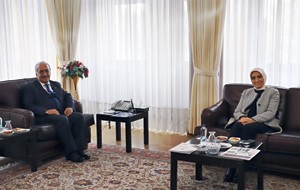 Milletvekili Taşkesenlioğlu ile MKYK Üyesi Fırat’tan Rektör Çomaklı’ya Tebrik Ziyareti