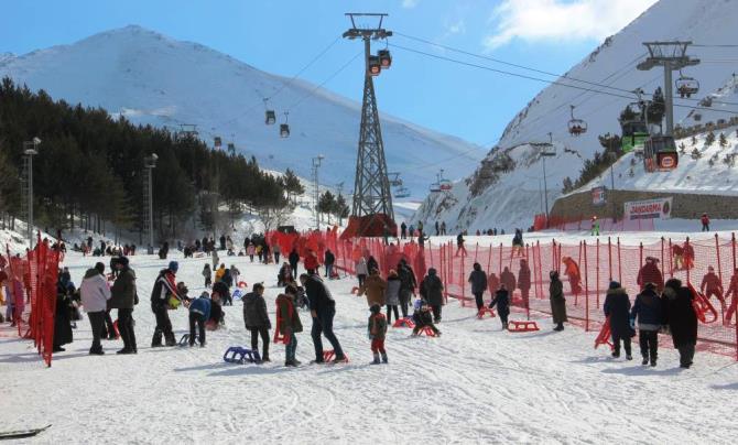 Tatilciler Erzurum’a akın ediyor, 10 günde 300 bin kişi ağırlandı