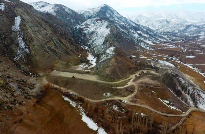 Büyükşehir kar kış demeden gölet yapımına devam ediyor