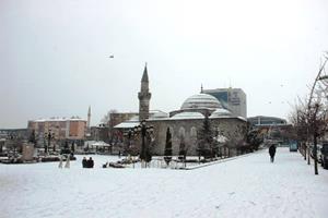 Erzurum’da kış geri döndü