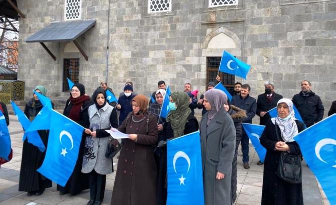 Toplama kamplarından dünya kadınlarına sesleniş; Bizi duyun, ayağa kalkın