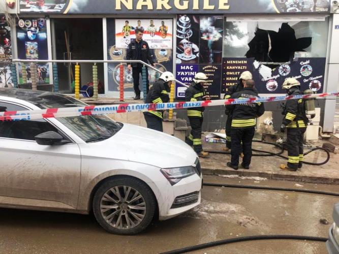 Kafede kızgın yağın bulunduğu fritöz bomba gibi patladı