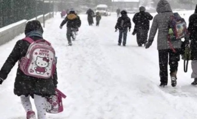 Erzurum'da Okullar bir gün tatil edildi