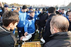 Vali Memiş’ten BB Erzurumspor antrenmanına ziyaret