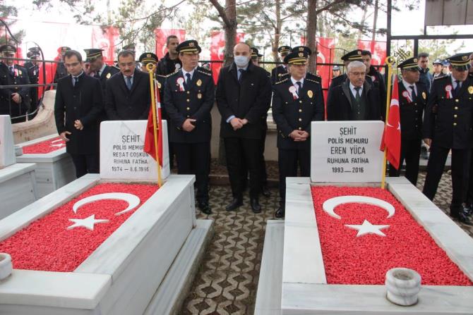 Polis Haftası’nda şehitler mezarları başında anıldı