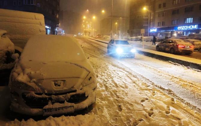 Erzurum’da Nisan ayında yoğun kar yağışı etkili oluyor