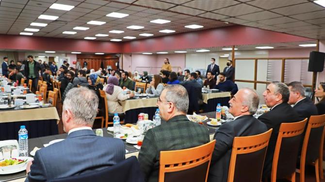 Rektör Çomaklı, öğrenci temsilcileriyle iftar yemeğinde bir araya geldi