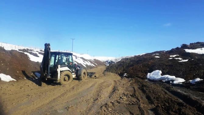 Erzurum-Tekman karayolu heyelan nedeniyle ulaşıma kapandı