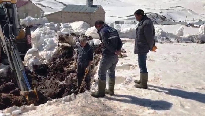 Ulaşım sağlanamadığı için ekipler mahalleye havaların ısınmasıyla ulaşabildi