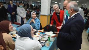 Rektör Çomaklı, iftarını öğrencilerle birlikte yaptı