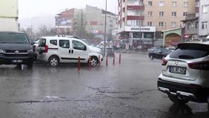 Erzurum’da dolu ve sağanak yağış etkili oldu