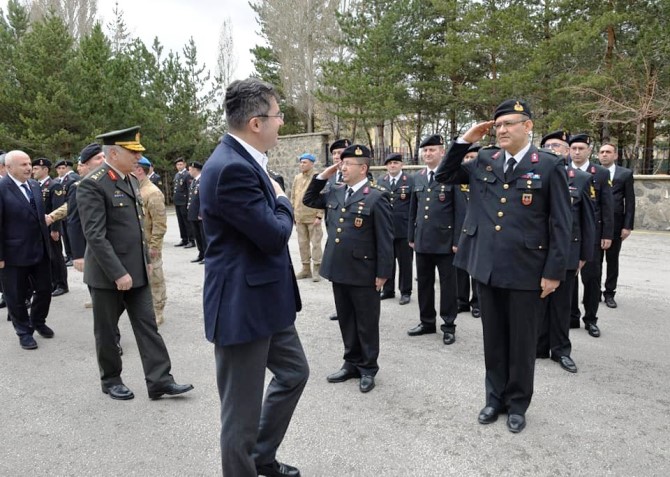 Vali Memiş’ten Jandarma ve Emniyet’e bayram ziyareti