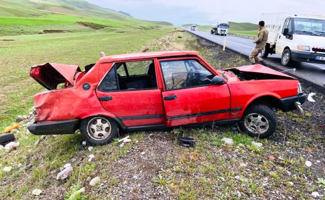 Direksiyon hakimiyetini kaybeden otomobil takla attı