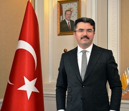 VALİ MEMİŞ: 'GELECEĞİMİZİN IŞIĞI SEVGİLİ GENÇLERİMİZİN  19 MAYIS ATATÜRK’Ü ANMA, GENÇLİK VE SPOR BAYRAMI KUTLU OLSUN'