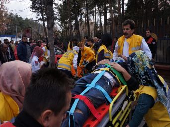 Erzurum'da Dikkatsiz Sürücü Yayalara Çarptı: 4 Yaralı Var