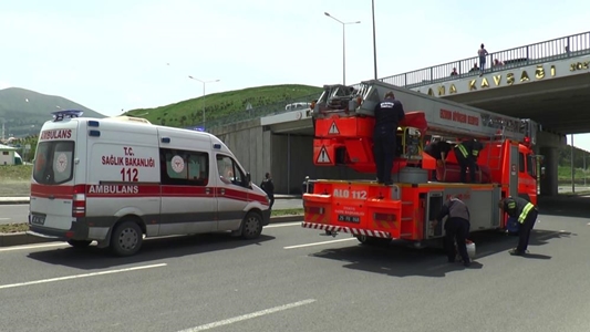 Erzurum'da trafiğin yoğun olduğu köprüde intihar girişimi