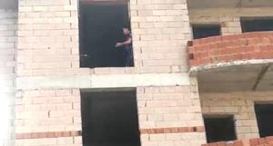 Horasan’da inşaata çıkan genci polis ekipleri ikna etti