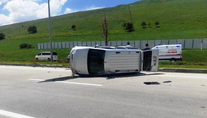 Direksiyon hakimiyetini kaybeden otomobil takla attı