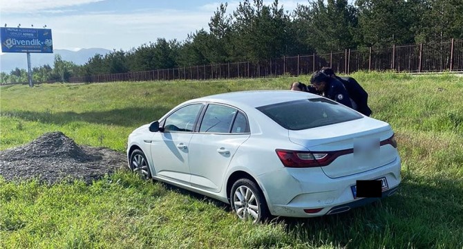 Araç içerisinde başından vurulmuş halde bulundu