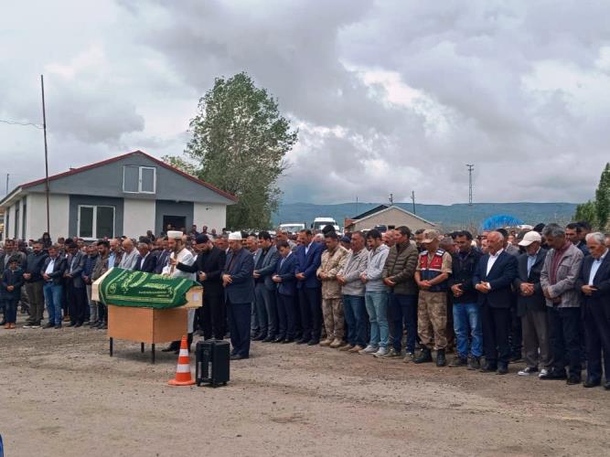 Çayır kavgasında ölen AK Partili Meclis üyesi toprağa verildi