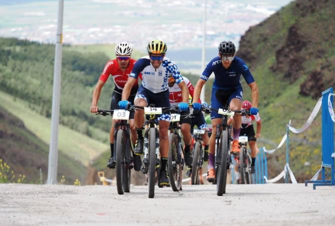 Anadolu’nun zirvesinde pedalladılar