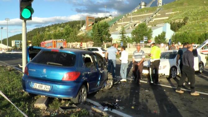 Erzurum’da feci kaza: 9 yaralı