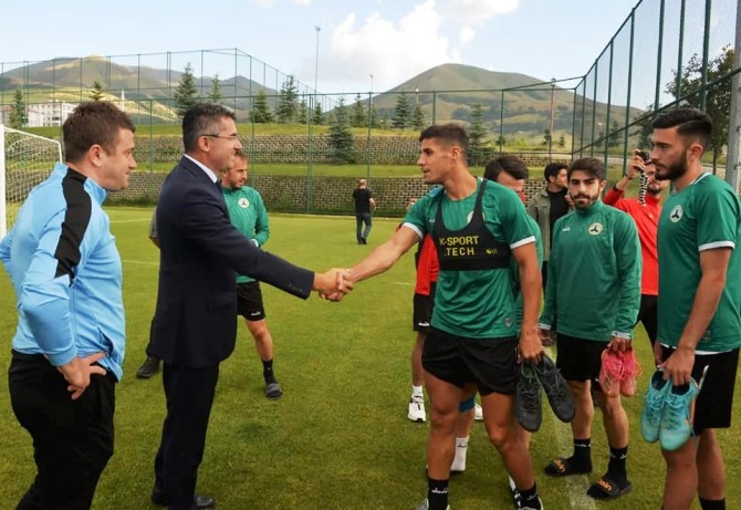 Vali Memiş’ten Giresunspor kampına ziyaret